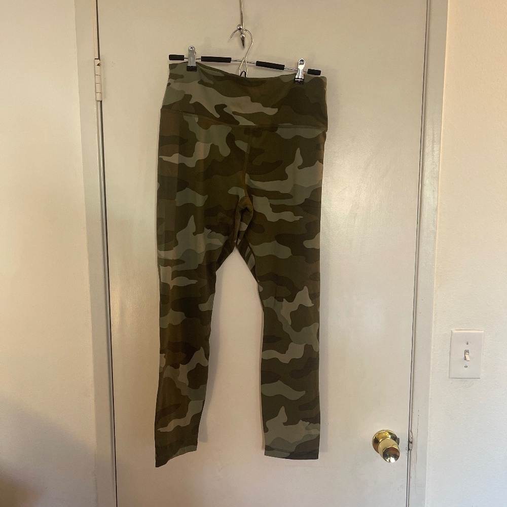 Victoria’s Secret Pink camo leggings xl
